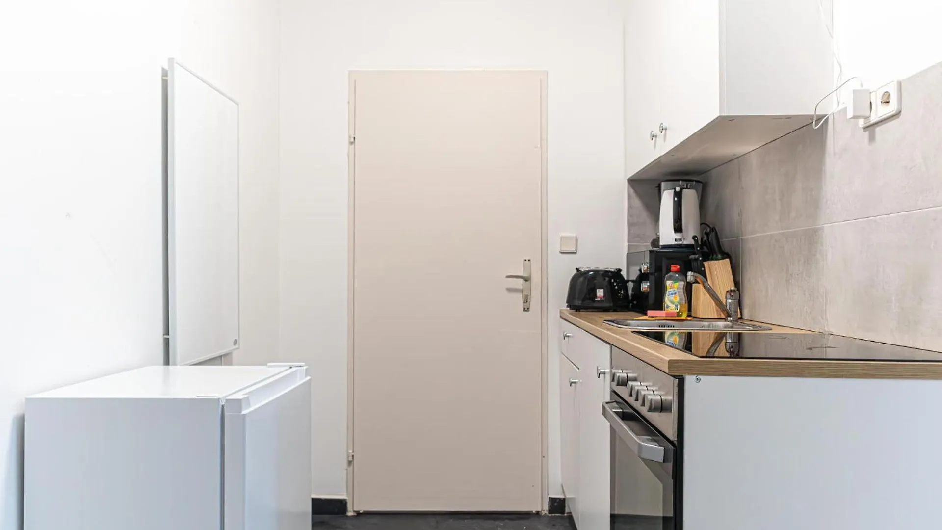 Comfortable City Living: 1Br W/ Private Garden Wien 0*,