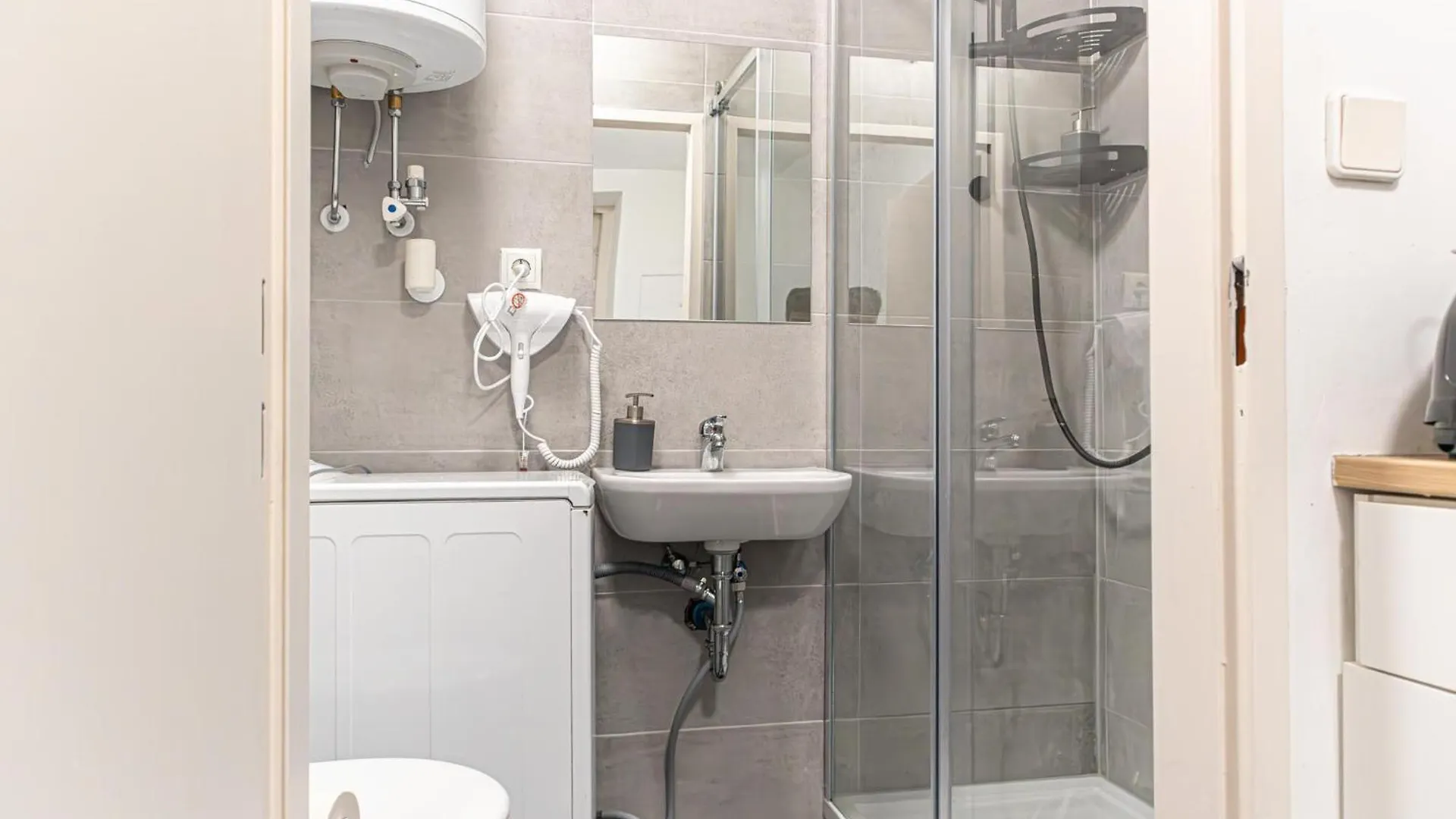 Comfortable City Living: 1Br W/ Private Garden Vienna Apartment