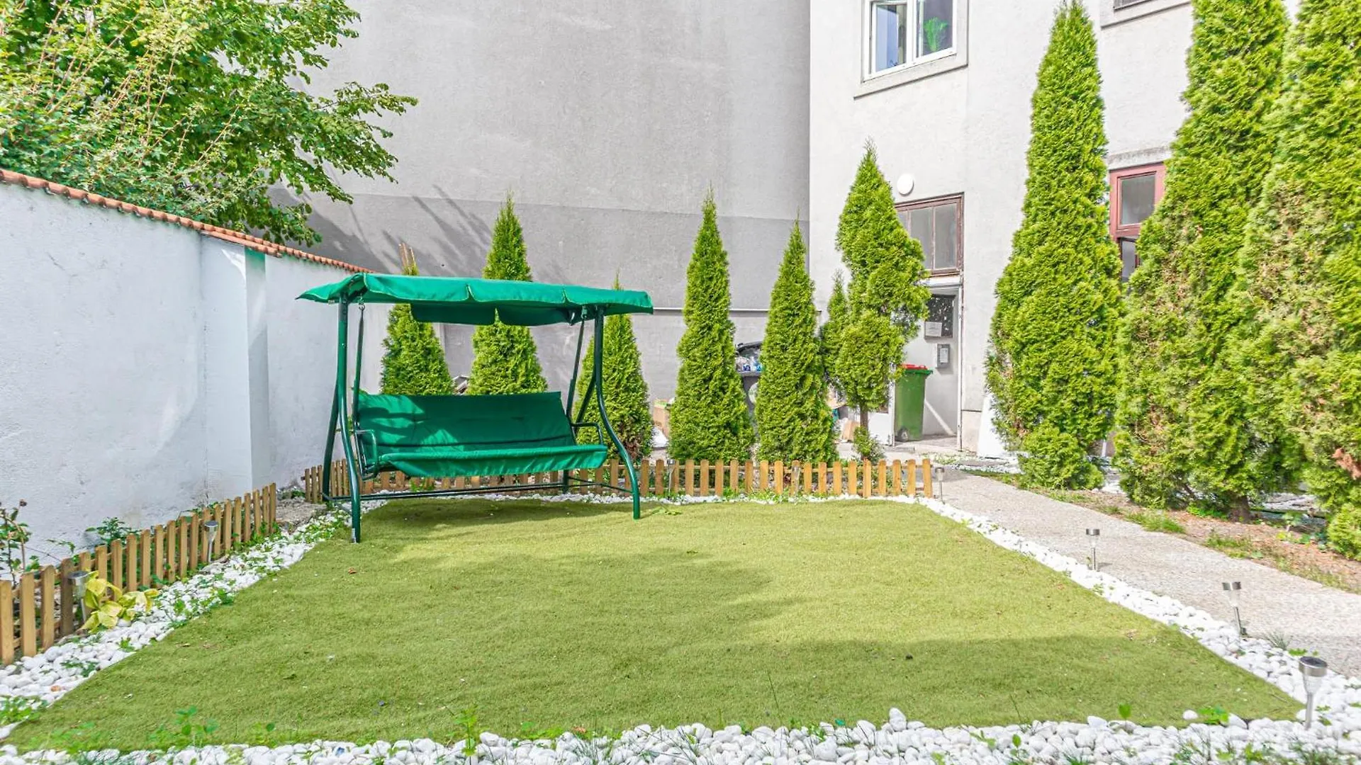 Comfortable City Living: 1Br W/ Private Garden Vienna Apartment